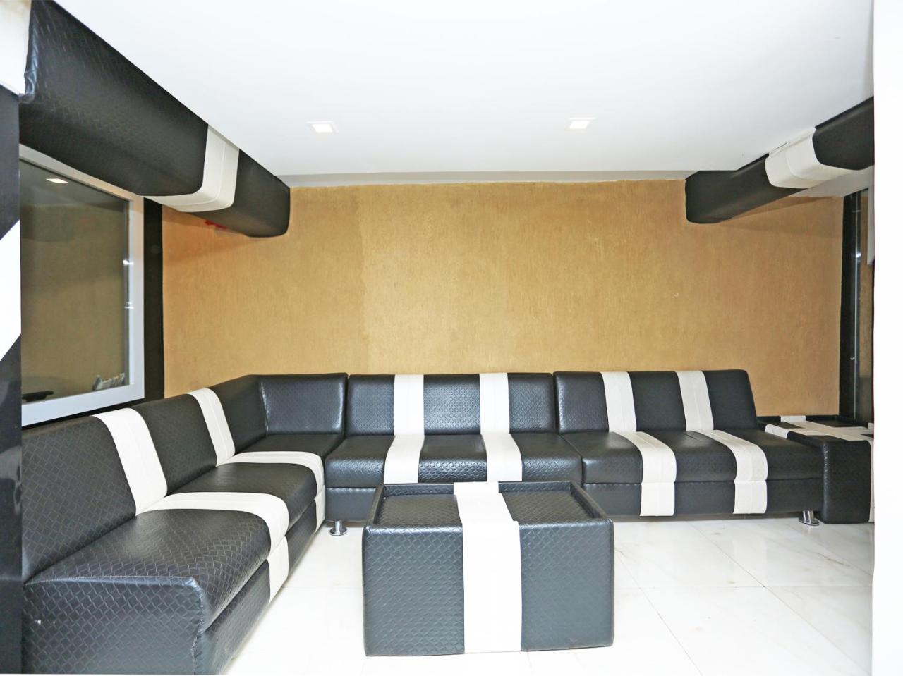 Oyo 16472 Hotel Shree Balram International Rāipur Esterno foto