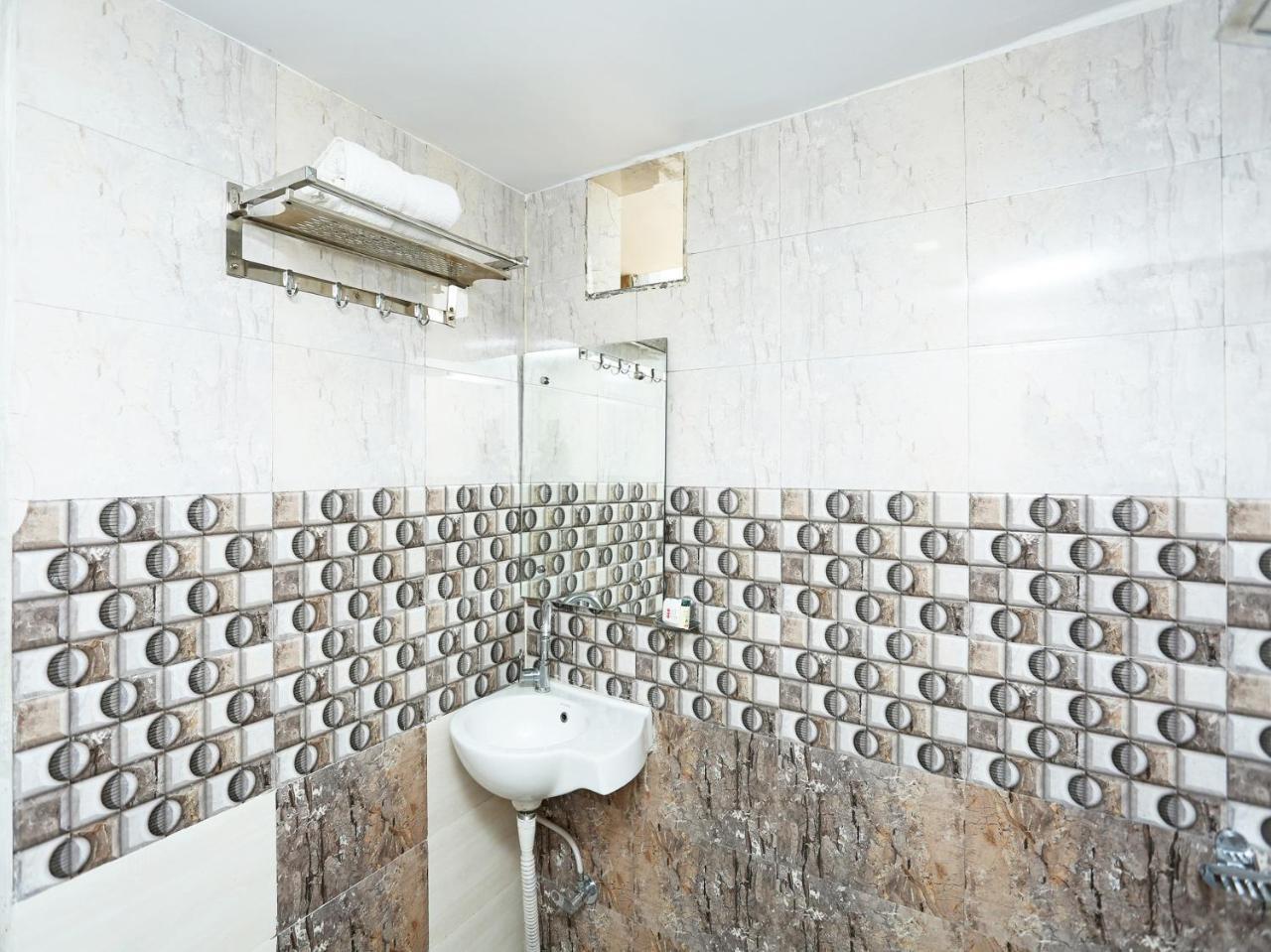 Oyo 16472 Hotel Shree Balram International Rāipur Esterno foto